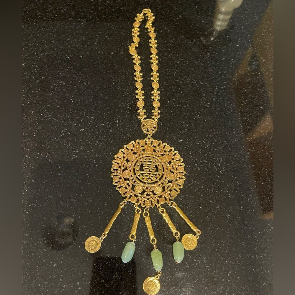 Elegant Gold and Green Pendant Necklace